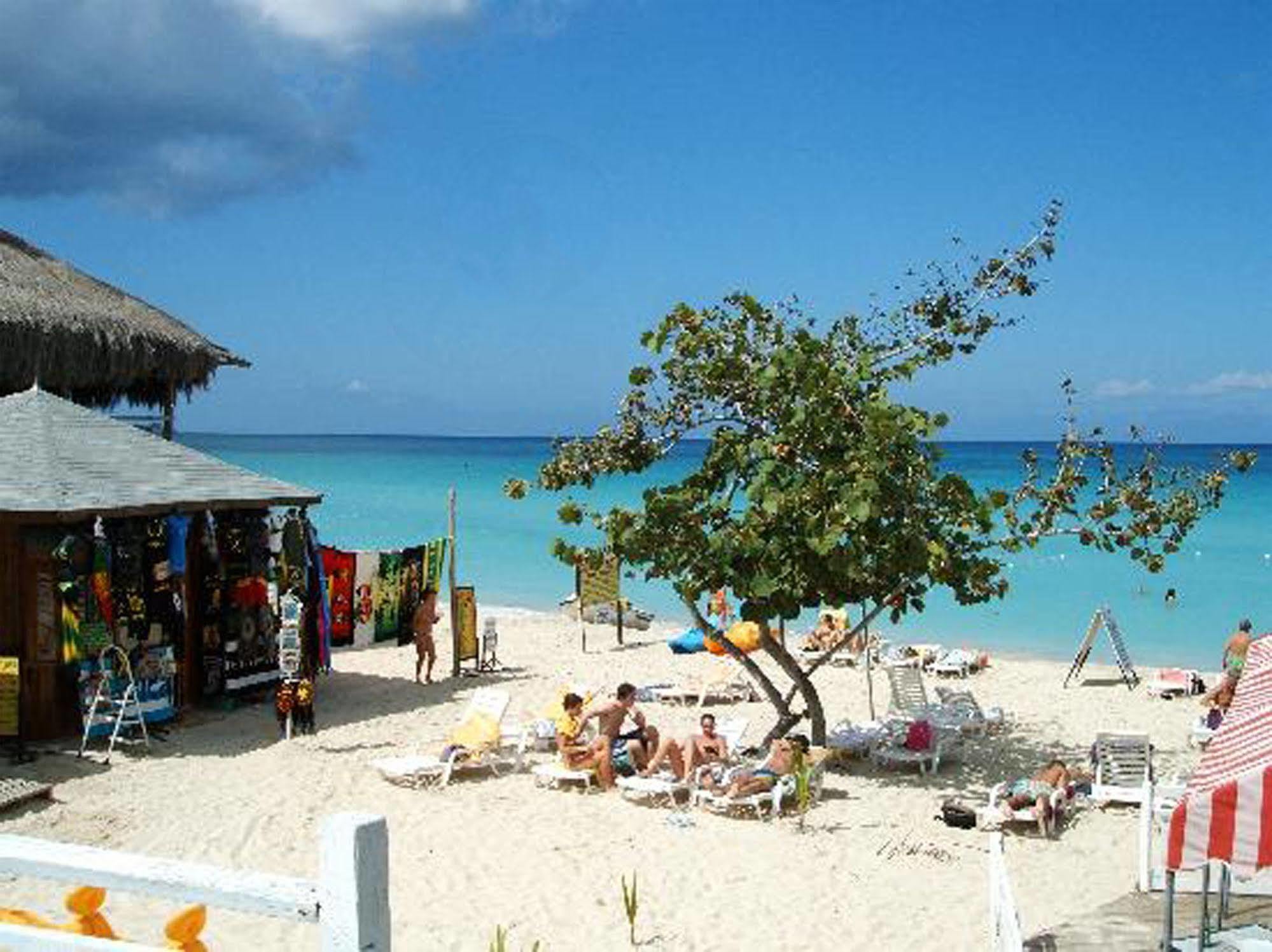 Merrils Beach Resorts Lll เนกริล ภายนอก รูปภาพ