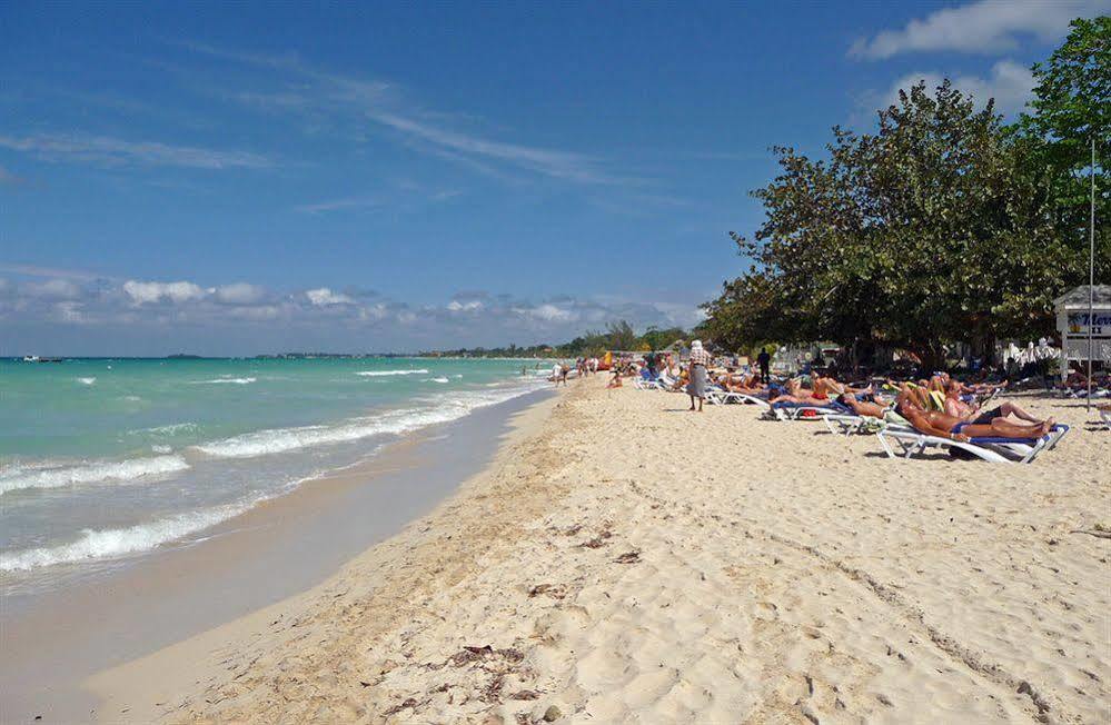 Merrils Beach Resorts Lll เนกริล ภายนอก รูปภาพ